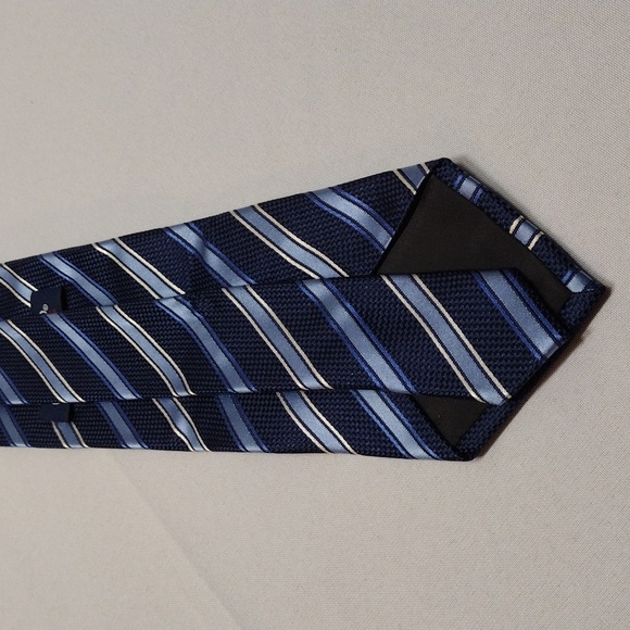 Stafford Performance Multiple Shades of Blue Diagonal Stripes NT#33 - Picture 6 of 13